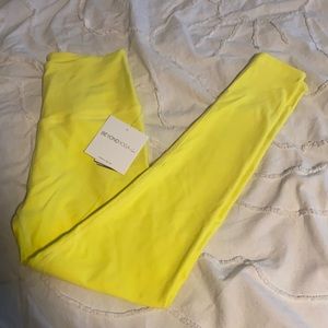 BEYOND YOGA Caught in the Midi Lemon Glow M NWT